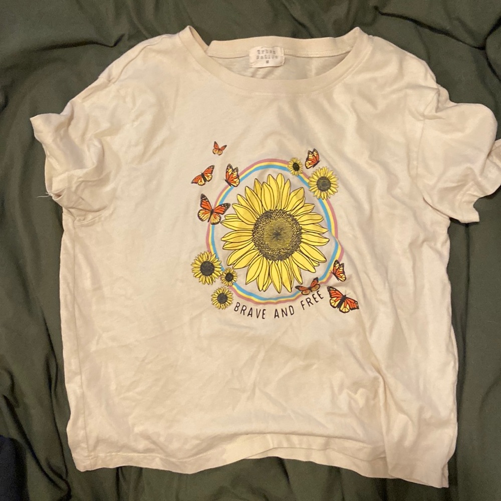 Urban Nation Medium Brave & Free Tshirt